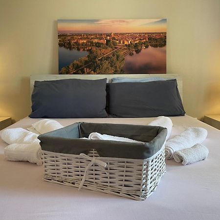 Lotus Home Eleganza E Accoglienza A Mantova Mântua Exterior foto